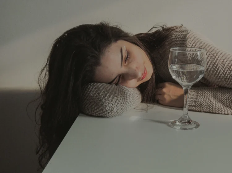 「昨日飲みすぎた…」そんな朝に。CBDが“二日酔いの味方”になるってホント?